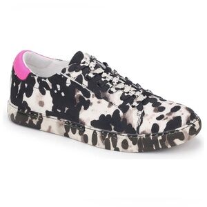 Gently worn Kenneth Cole Kam Eo Sneaker women’s size 8.5